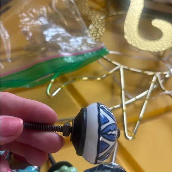 10 assorted knobs - Picture 5 of 5